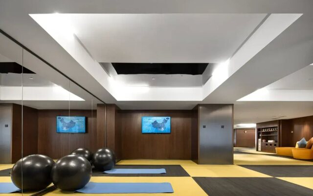 Hampton by Hilton Zhumadian Sports Center