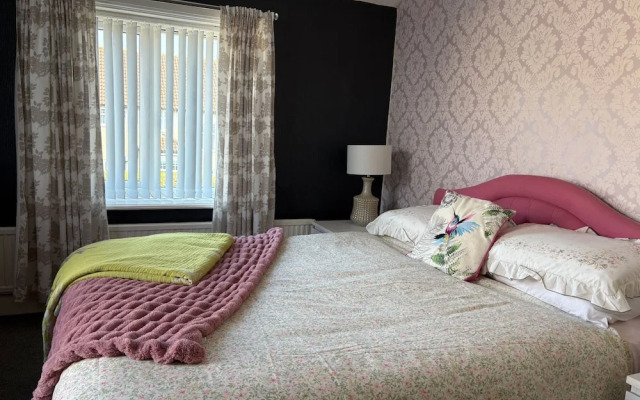 10 Guests - 5 Bedrooms - Free Parking - Petok