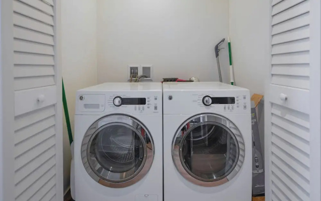 Fantastic 2BR Condo at Hollywood