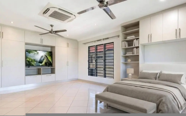 Zenlux Rosewater Pool Marina Deck Bayview Pad – Guest Rooms – Darwin