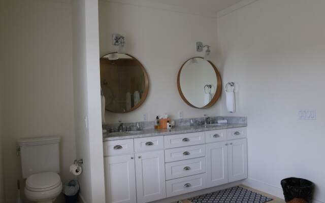 The Sandpiper Inn & Cottages