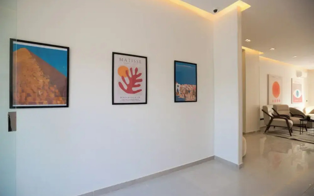 Seven Stays Zayed