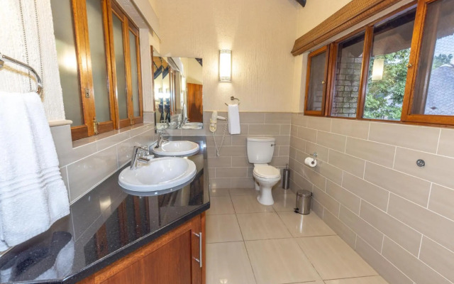 Legend Safaris - Kruger Park Lodge 257B