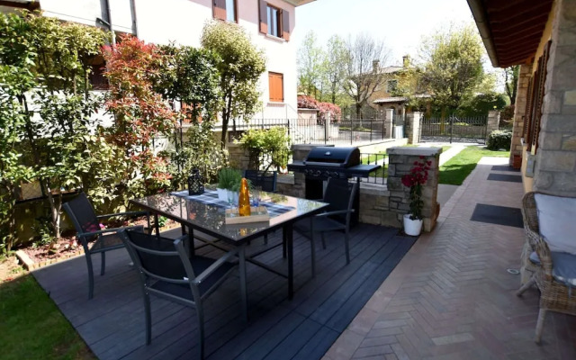 Luxurious Villa in Lombardy with Garden & Hot Tub