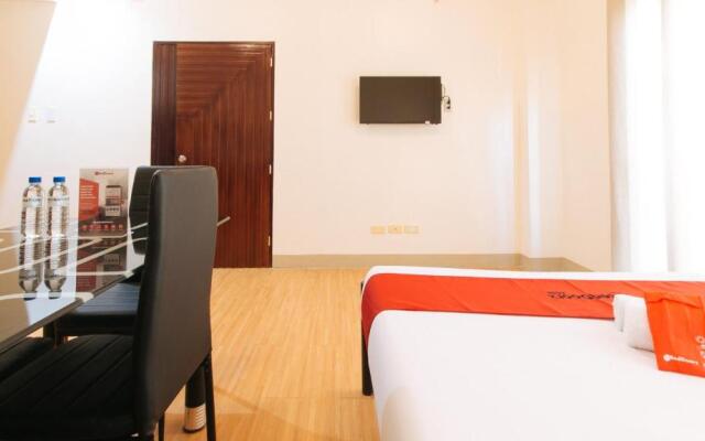 RedDoorz Plus @ IMU1 Suites Paranaque