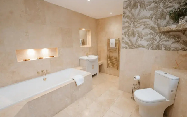 Luxury Langtoft Stud - Sleeps 10