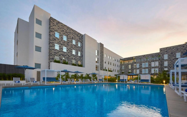 City Express Suites Cancún Aeropuerto Riviera