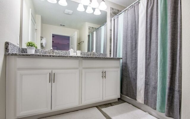 4 Bdrm With Private Pool