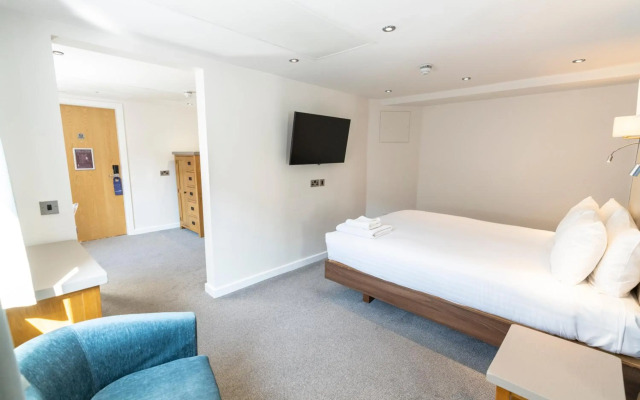 Waterside Hotel & Leisure Club