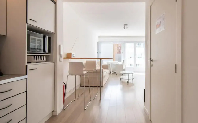 Apartment With Side sea View