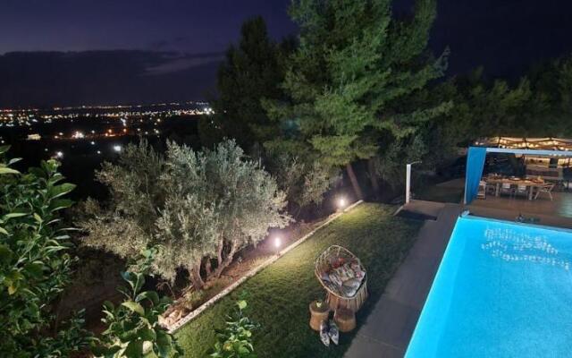 HEAVENLY VIEWS-3- Elegant& Chic, Apartment, Close to the Beach!