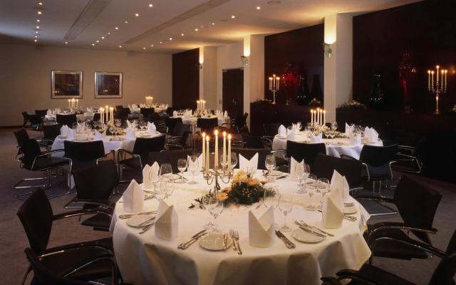 Metropolitan Hotel by Flemings