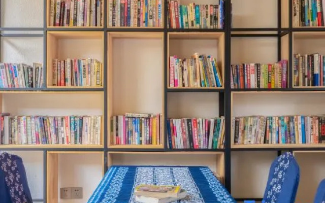 Future Homestay （Xingyi Wanfenglin Store）