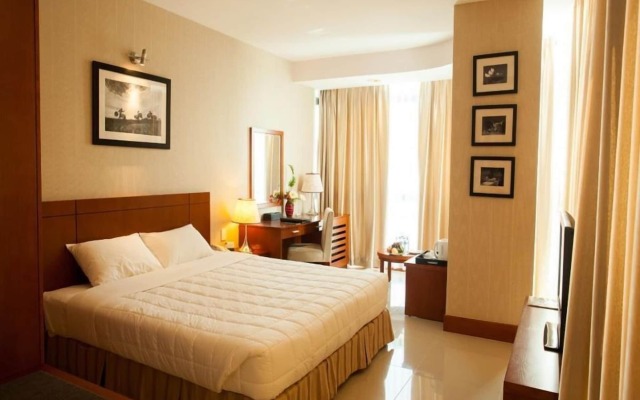 River Hotel