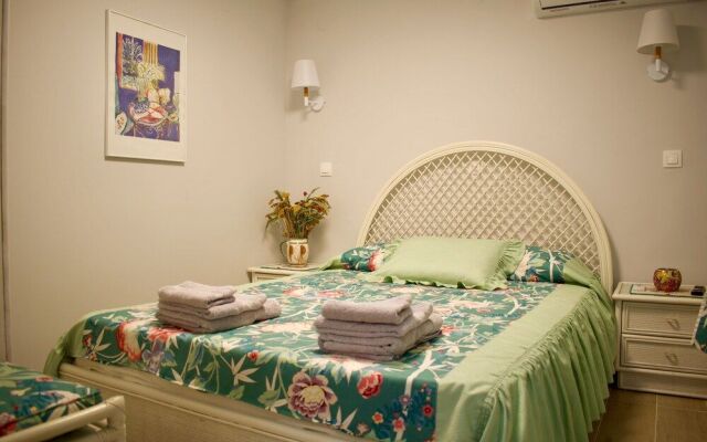 Alkyon Perea Apartments