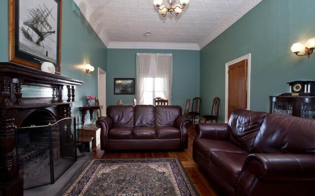 Seaton on Spence - Old world charm with modern living