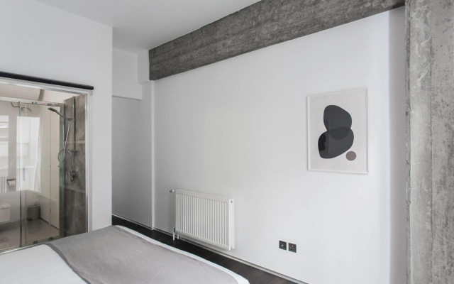 Industrial 1BR Apartment in Ampelokipoi Area by UPSTREET