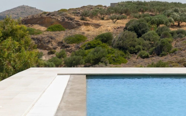 Stylish Villa, Private Pool, Large Garden, sea View, En-suite Bathrooms