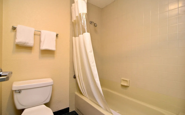 Quality Inn San Diego I-5 Naval Base