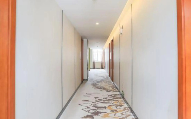 A Hotel Qujing Brahman