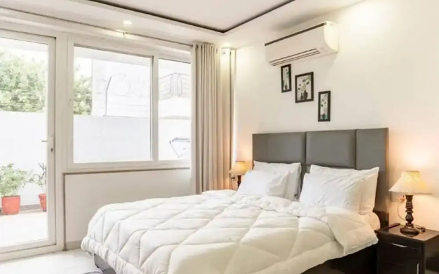 Medical Friendly 2 BR Near Fortis Parfait Street