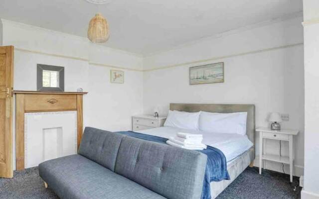 Beautifully Furnished Home - 5 Minutes to the Sea!