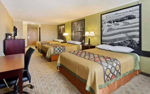 Super 8 By Wyndham Rochelle