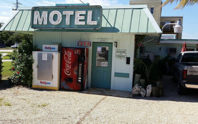 Royal Hawaiian Motel
