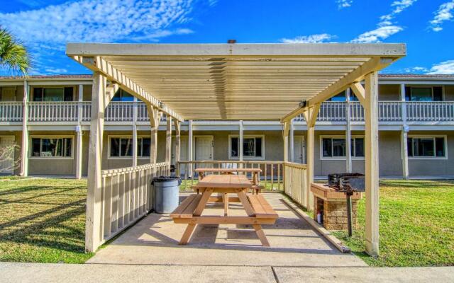 Courtyard #107 Condo