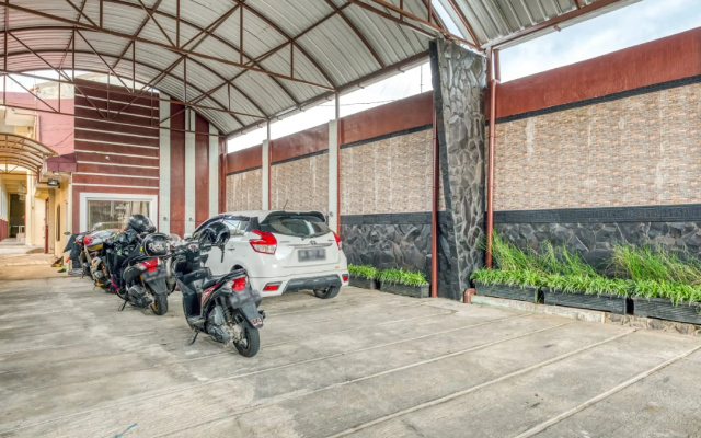 RedDoorz Syariah near Kebon Rojo Park Blitar