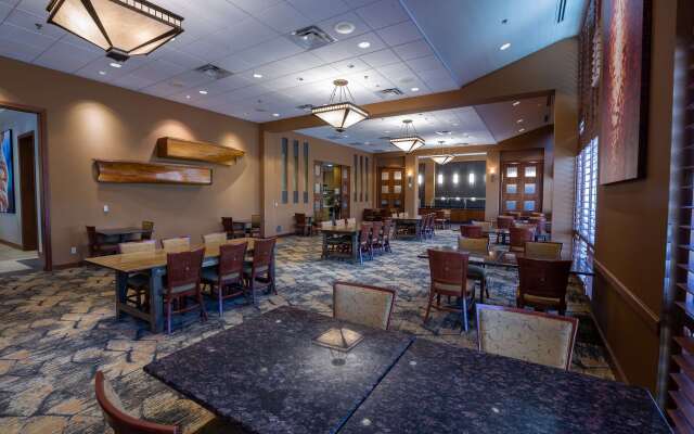 DoubleTree by Hilton Bay City - Riverfront