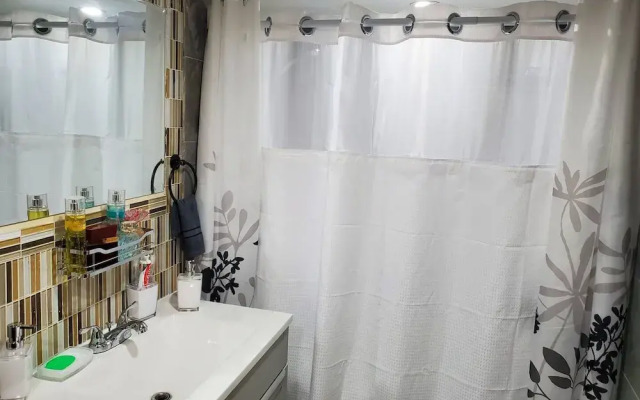 240 Spacious Modern Home w AC