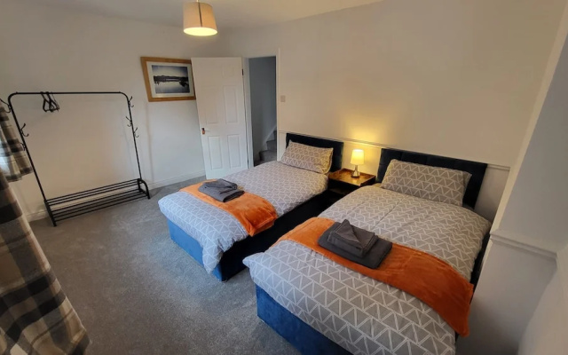Heart of Lincoln City, 3 Bedrooms, Sleeps 4 Guests
