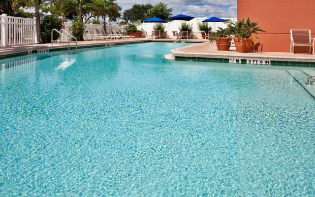 Holiday Inn Express & Suites Nearest Universal Orlando by IHG