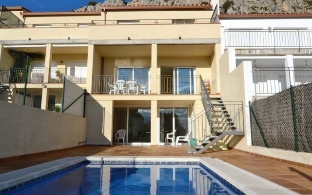 Casa con piscina y bonitas vistas al mar