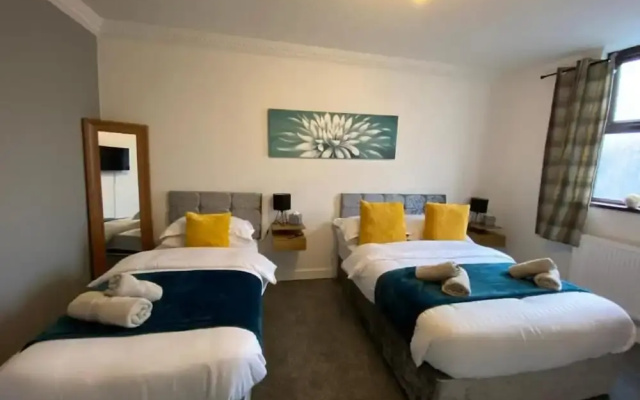 7 Person Home Flat W/parking - Near Swansea Centre
