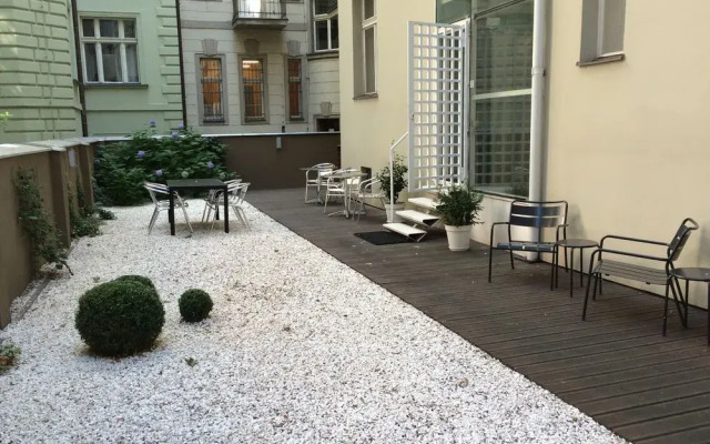 Stylish Modern Apartment in Malastrana