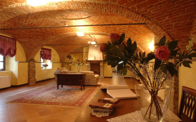 Mansion in Nizza Monferrato With Pool & Views - фото 2