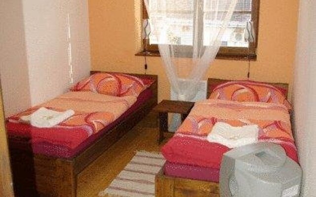 Penzion a Vinoteka Hrozen