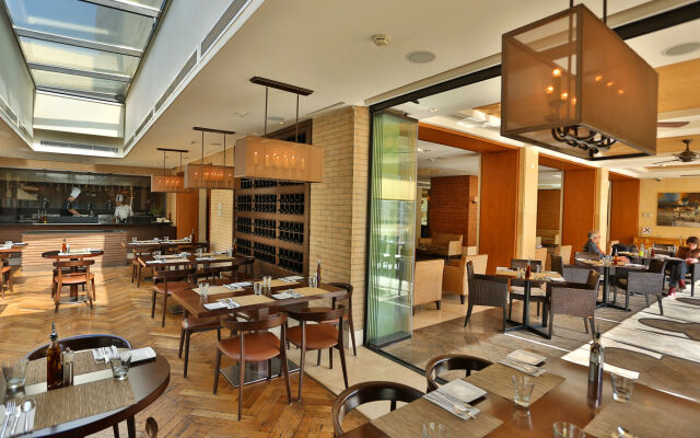 ALQasr Metropole Hotel