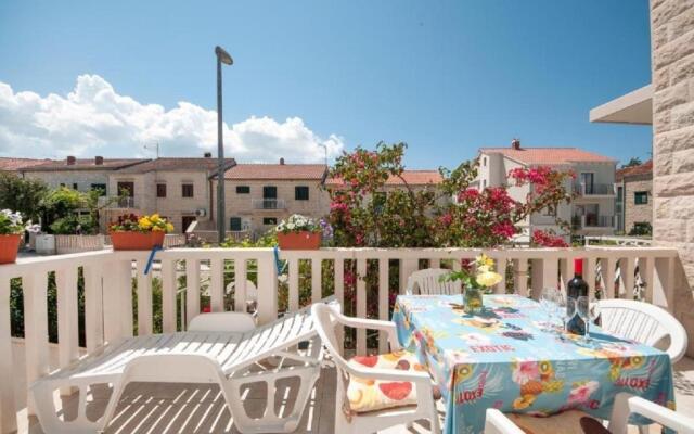 Apartment Anec - 150m from the sea