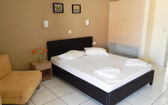 Apollon Studios & Apartments