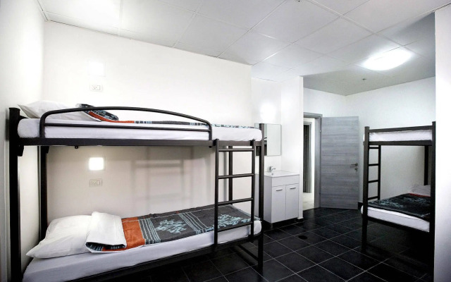 Little Tel-Aviv Hostel