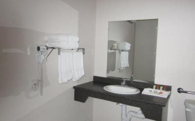 Royal Oak Inn and Suites & RV Park