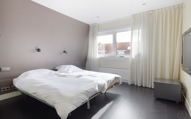 Elegant Riverside Apartment