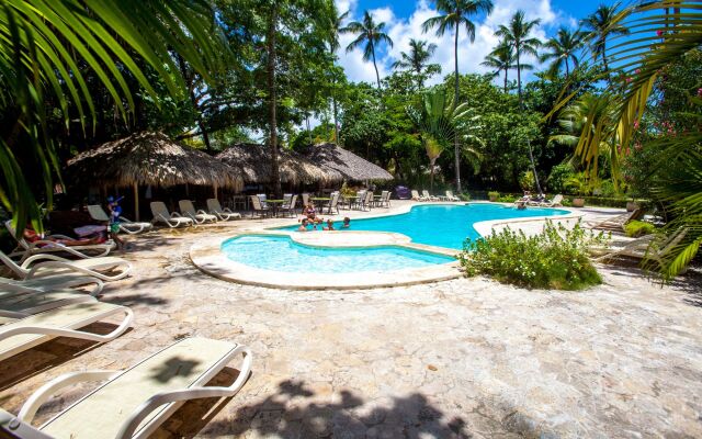 Los Corales Beach Village