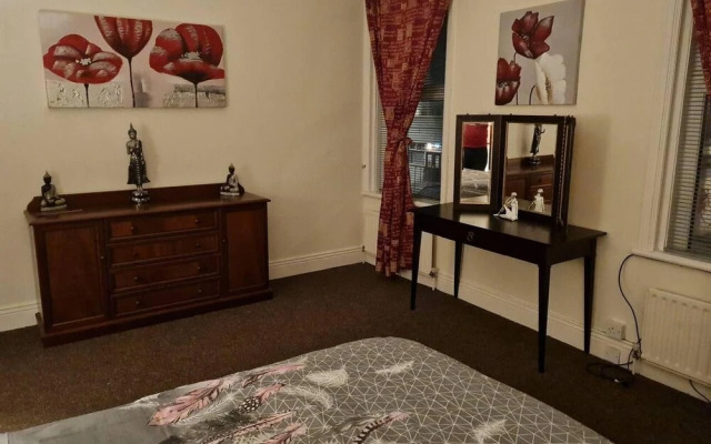 Impeccable 4-bed House in Blackpool