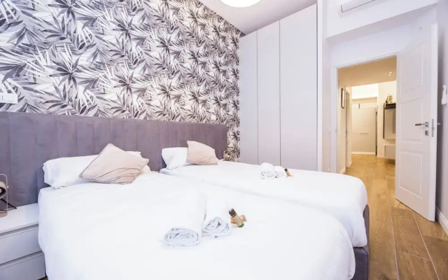 Chic apartments in Piazza Dante