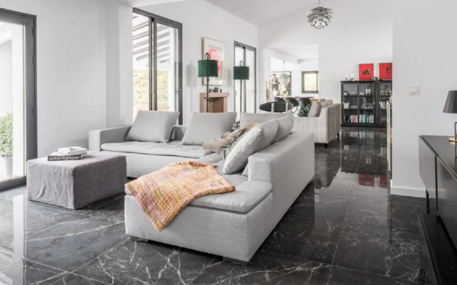 19999- Magnificent and modern decorated villa