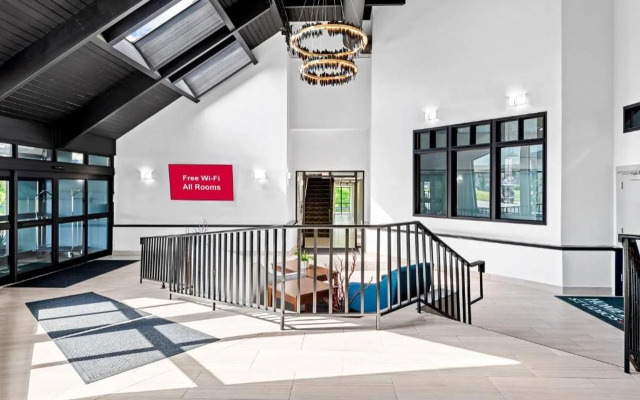 HomeTowne Studios by Red Roof & Conference Center Cortland